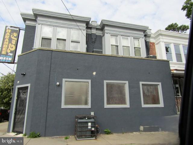 700 Lloyd St Property Photo 1
