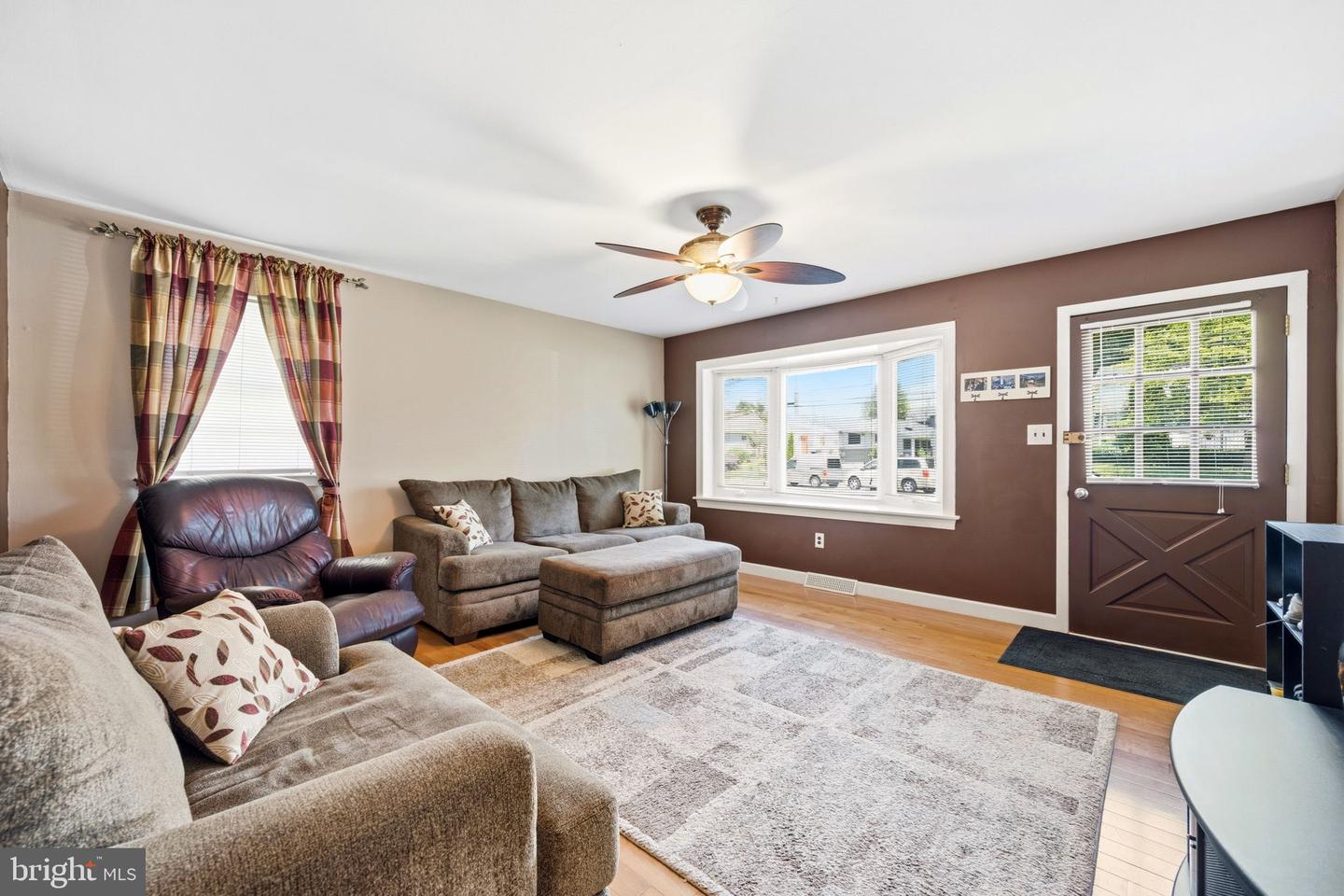 905 Amosland Rd Property Photo 8