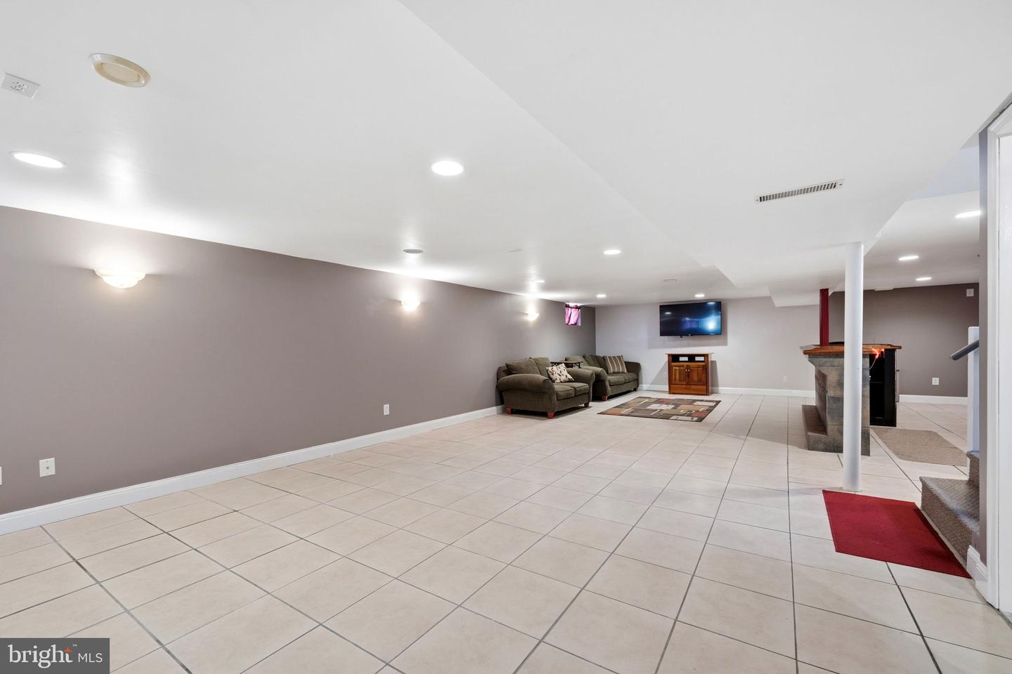 905 Amosland Rd Property Photo 33
