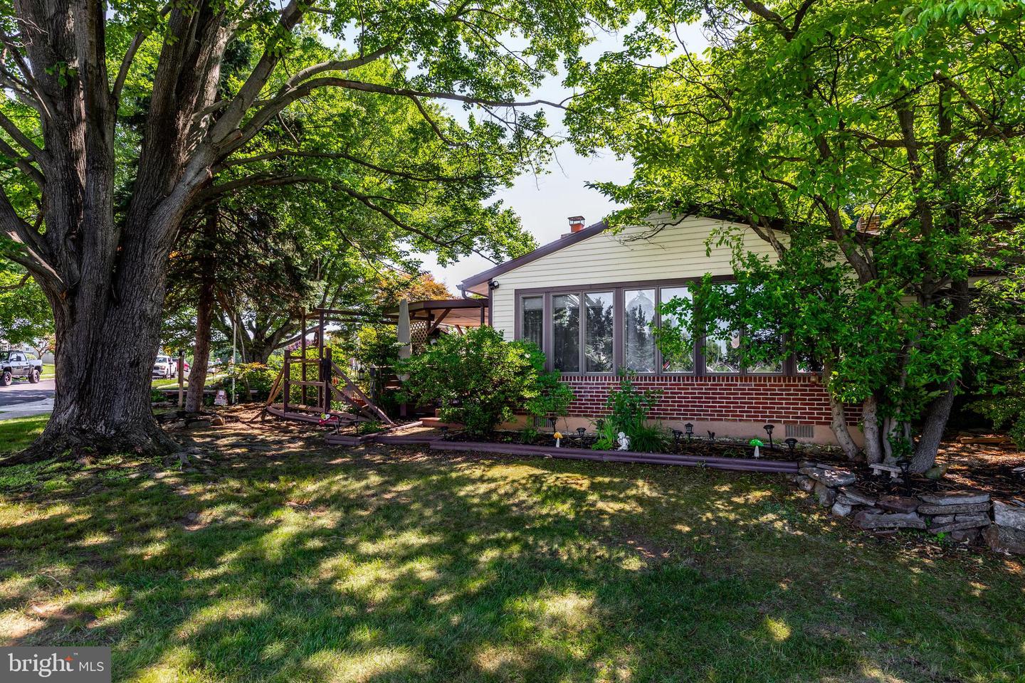 2181 Springhouse Ln Property Photo 3