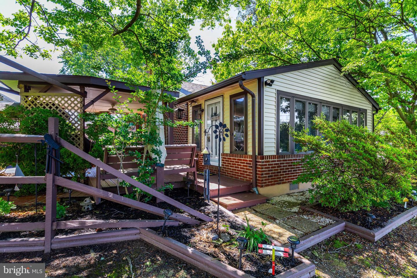 2181 Springhouse Ln Property Photo 4