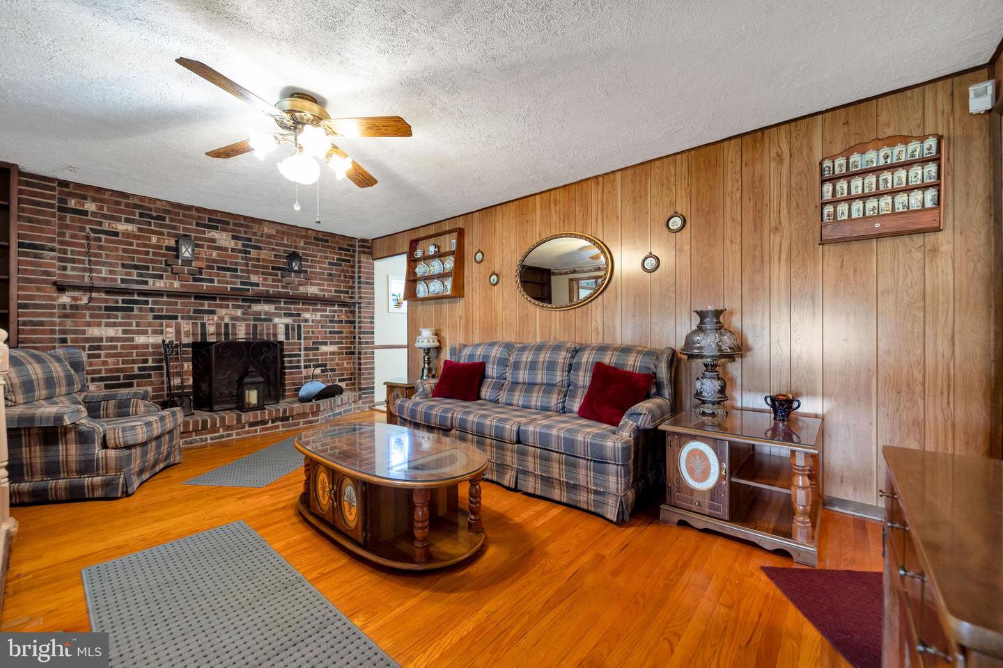 2181 Springhouse Ln Property Photo 9