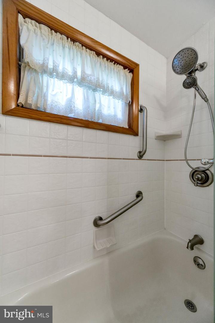 2181 Springhouse Ln Property Photo 16