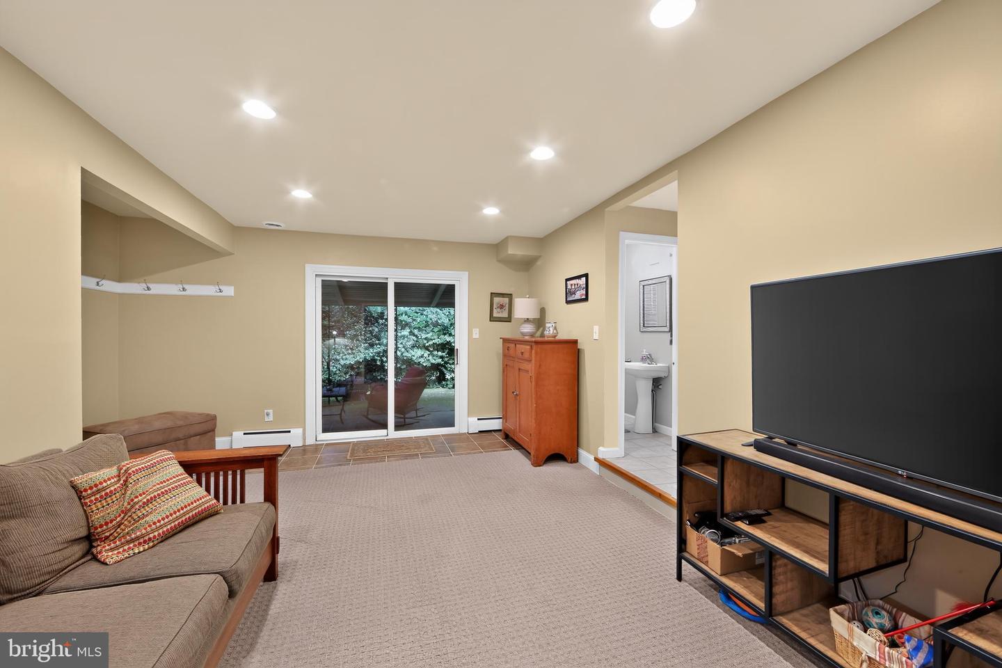 37 N Longpoint Ln Property Photo 17