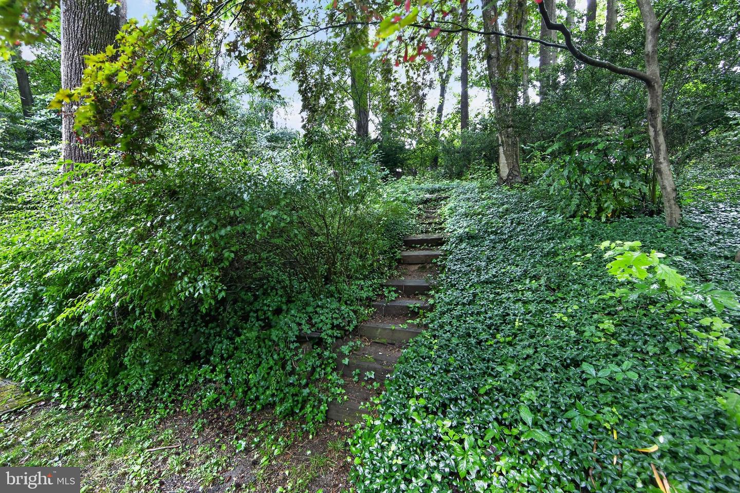 37 N Longpoint Ln Property Photo 29
