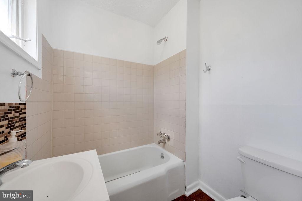 234 Windsor Ave Property Photo 11