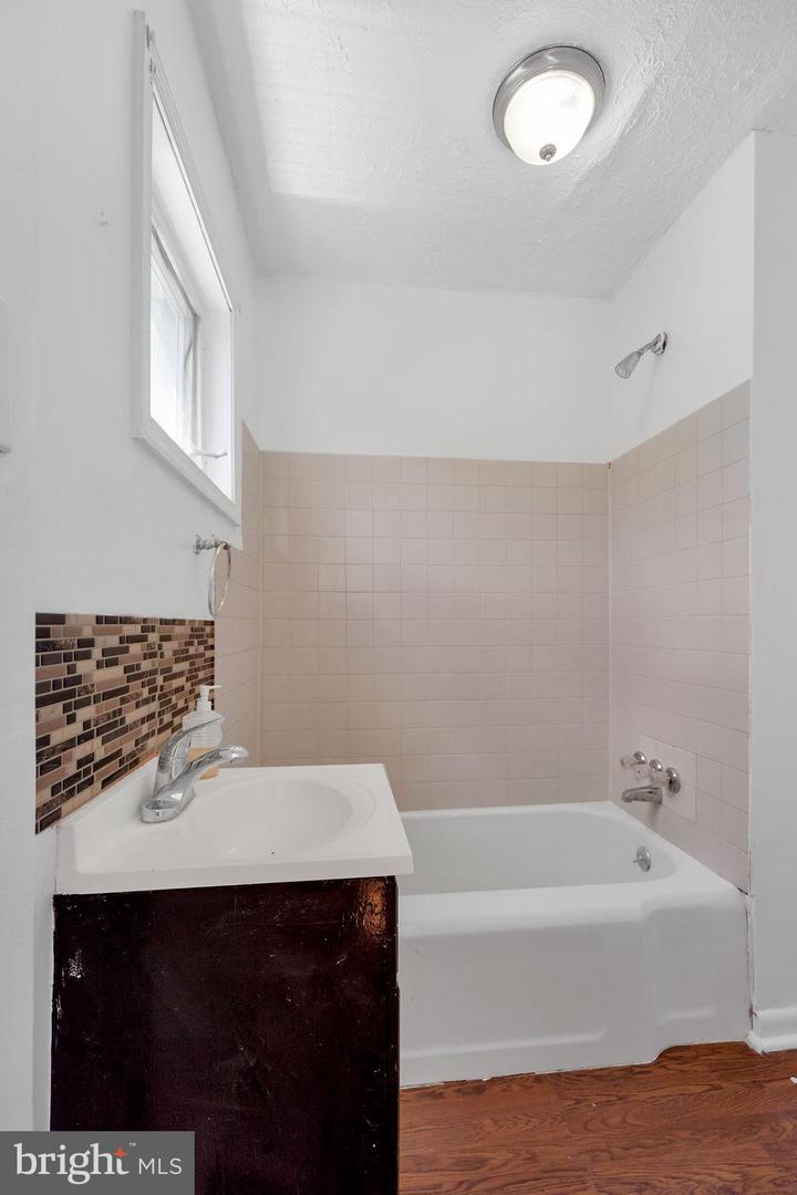 234 Windsor Ave Property Photo 12