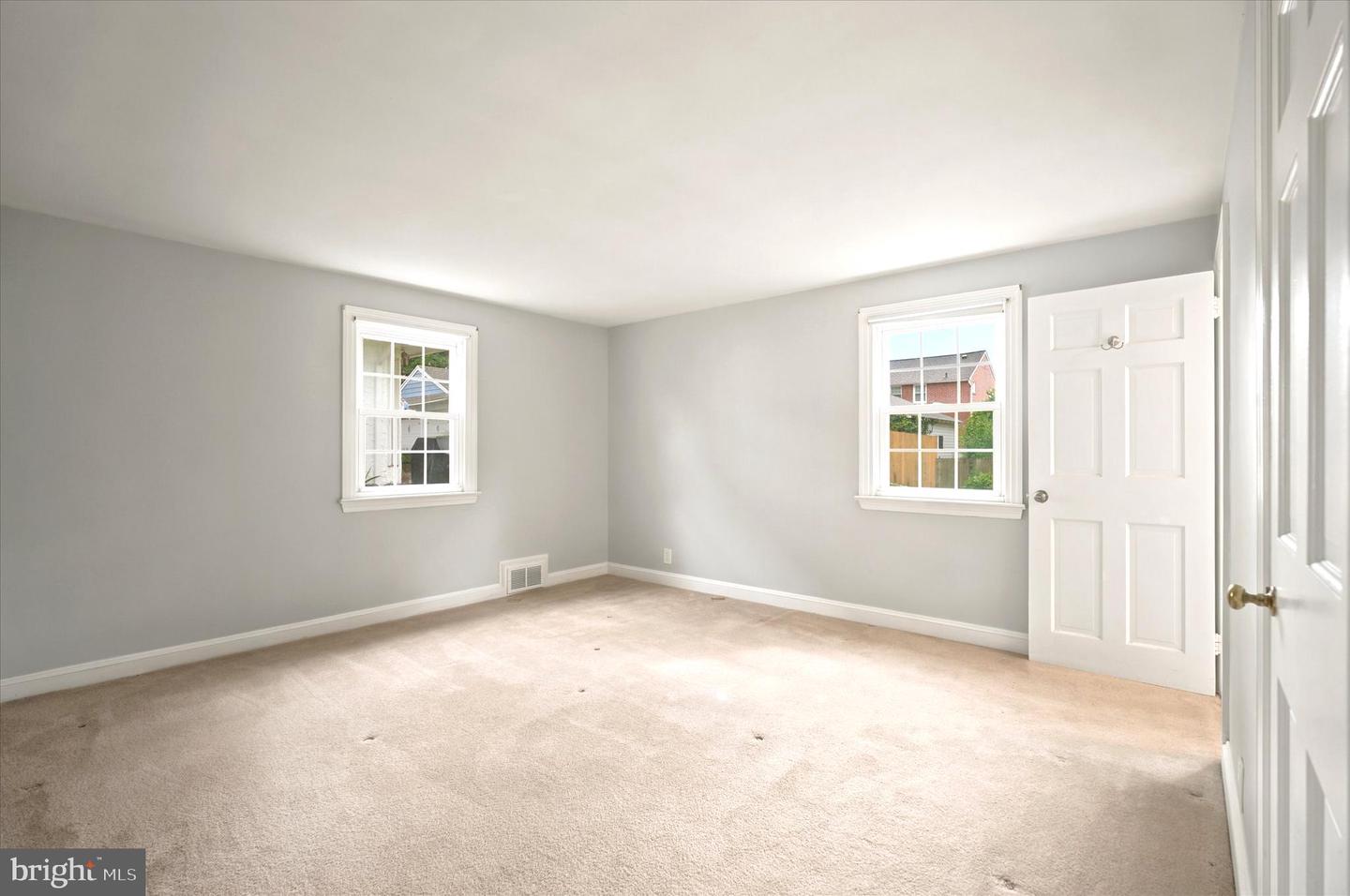 2434 Merwood Ln Property Photo 6