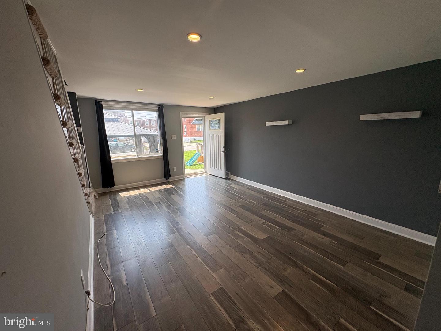 263 W Wyncliffe Ave Property Photo 5