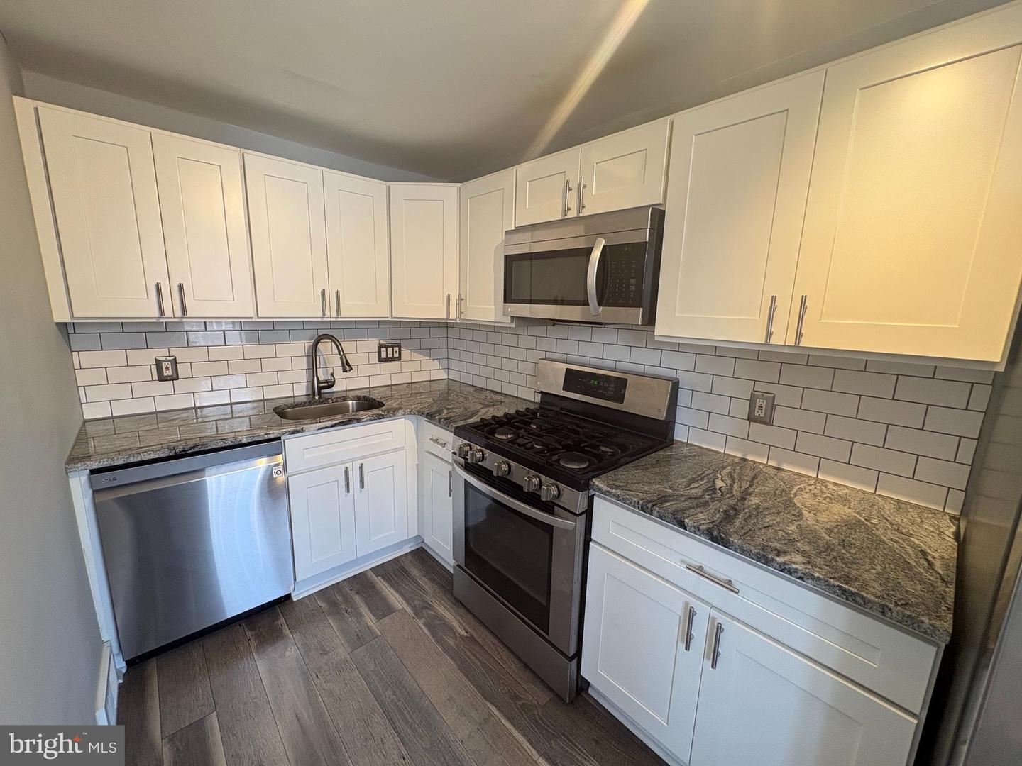 263 W Wyncliffe Ave Property Photo 10
