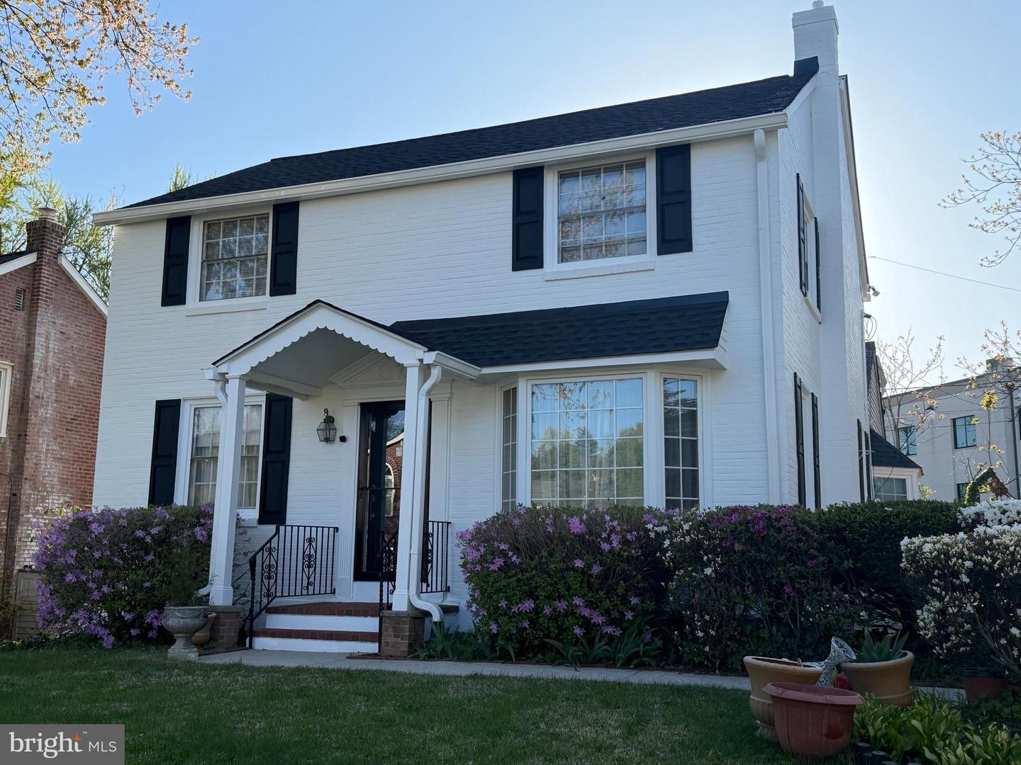 4 MYRTLE AVE