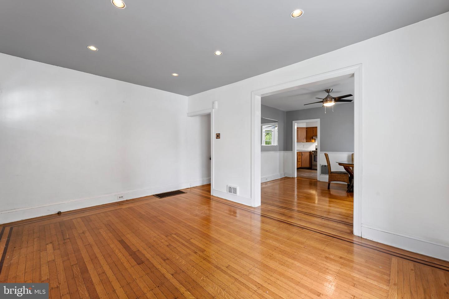 809 Ardmore Ave Property Photo 2