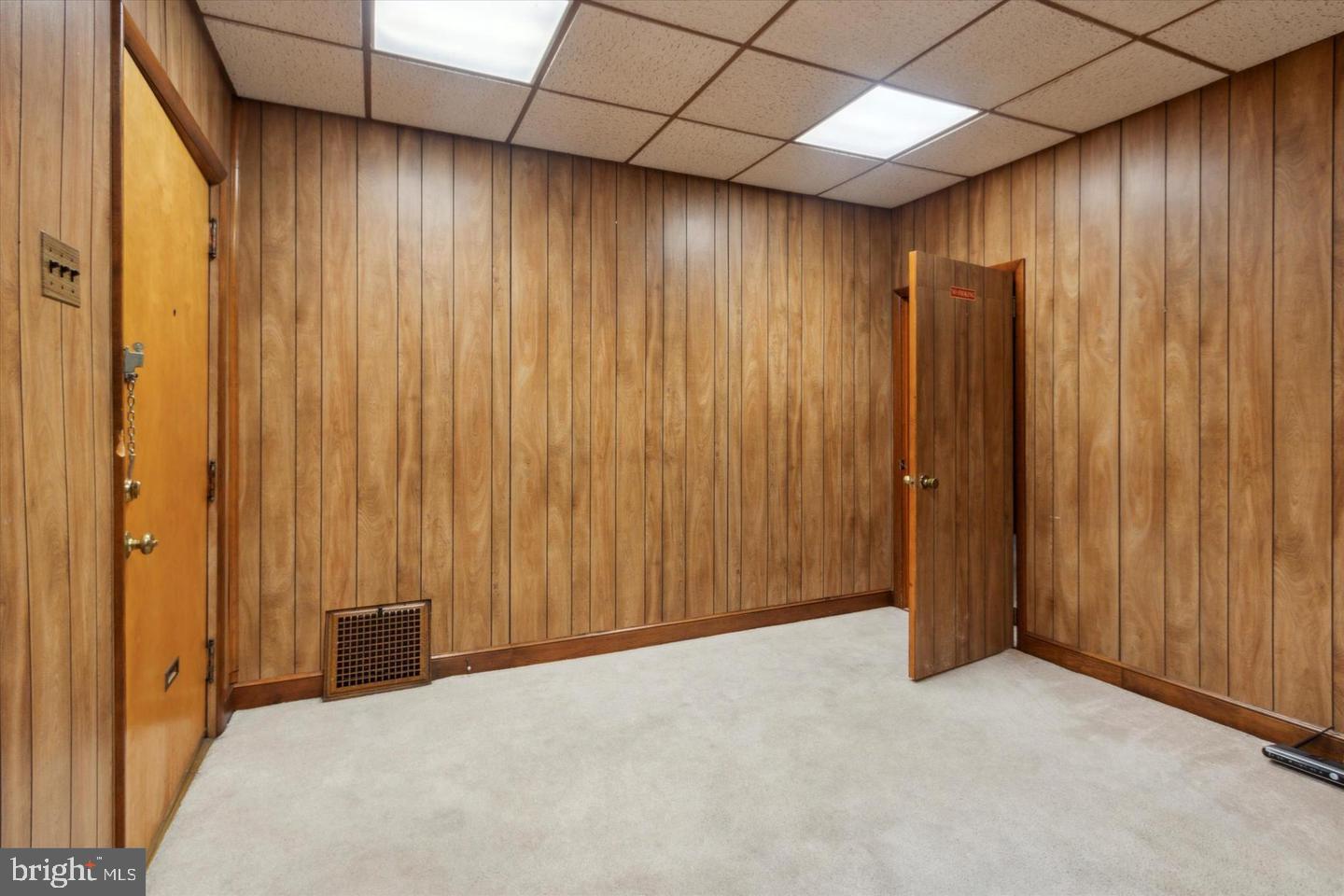 108 E Township Line Rd Property Photo 12