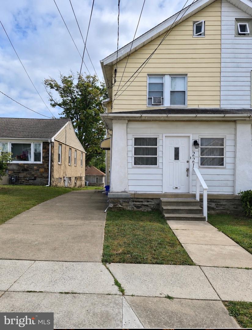 221 ARDMORE AVE Property Photo 1