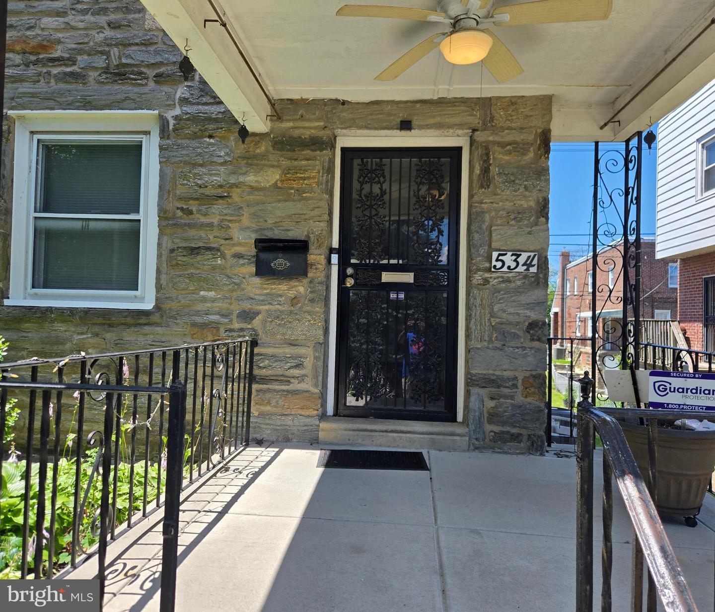 534 Rose St Property Photo 3