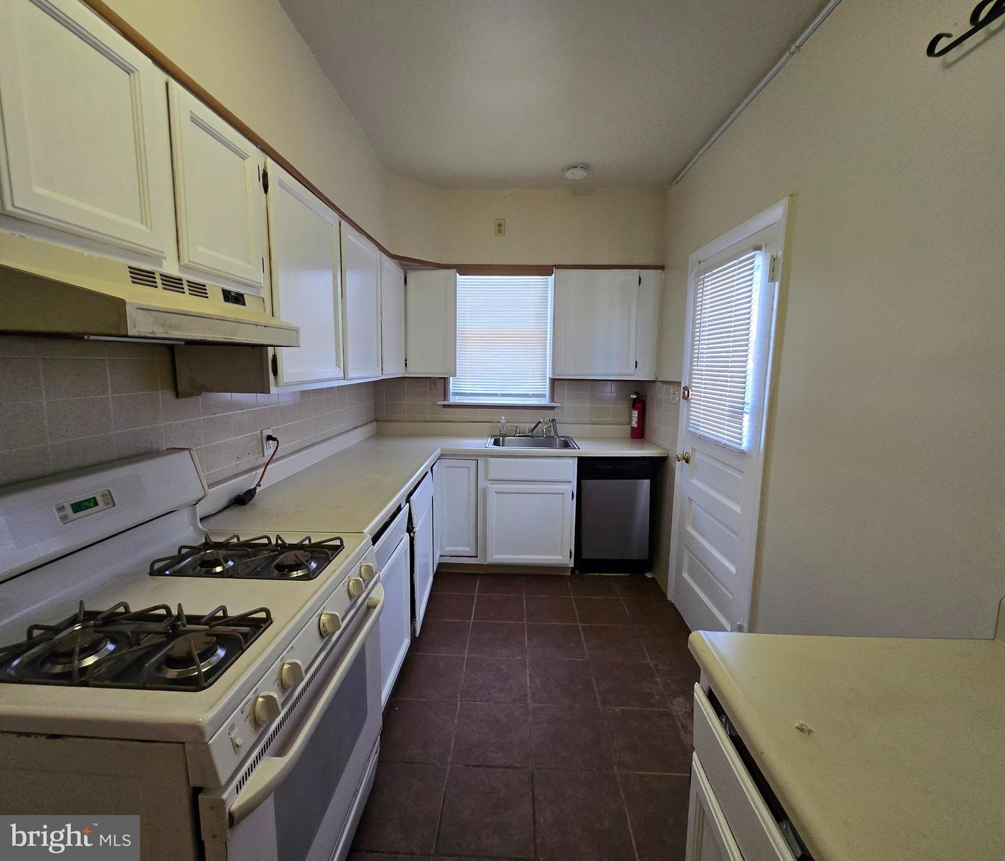 534 Rose St Property Photo 10