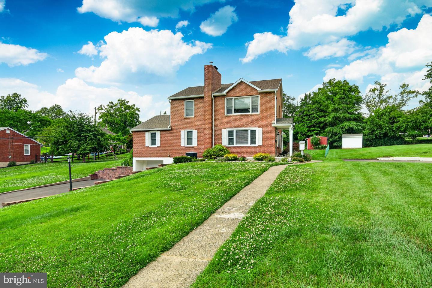 2741 Hillview Rd Property Photo 5