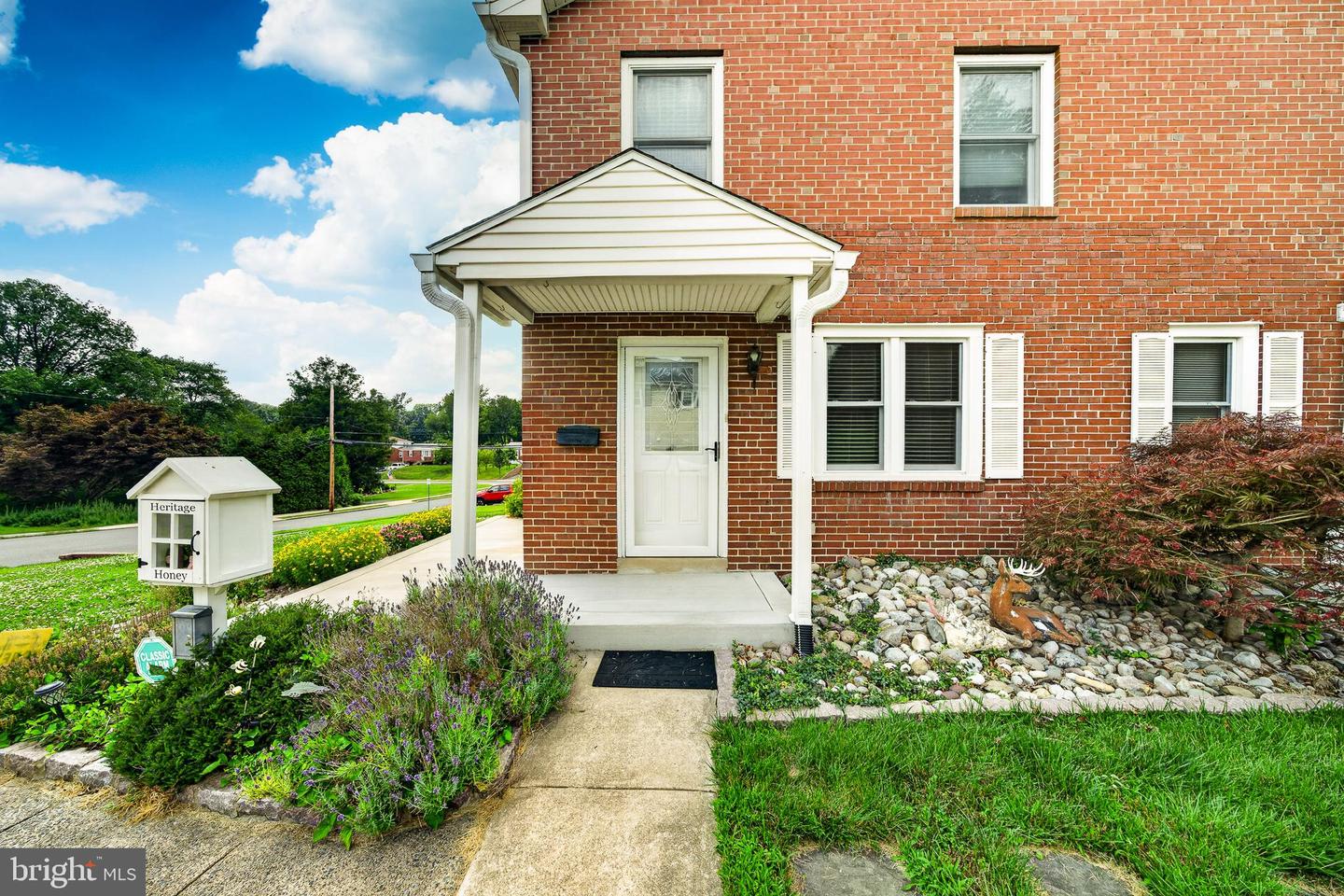 2741 Hillview Rd Property Photo 6