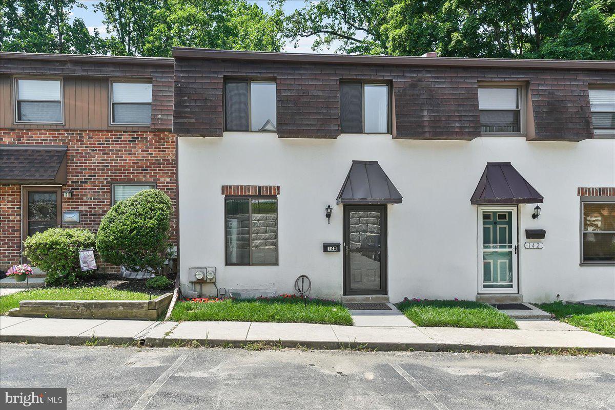 140 W Sixth St Property Photo 1