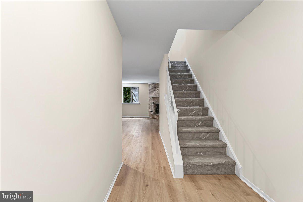 140 W Sixth St Property Photo 3