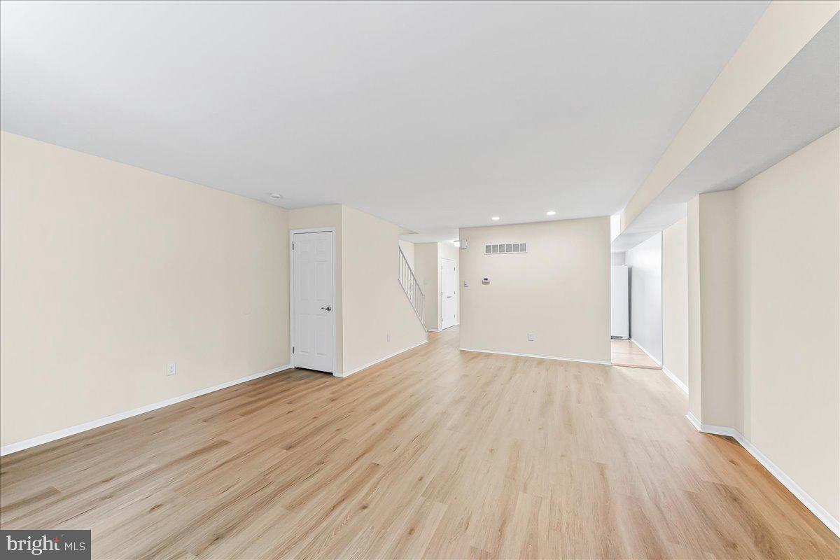 140 W Sixth St Property Photo 9