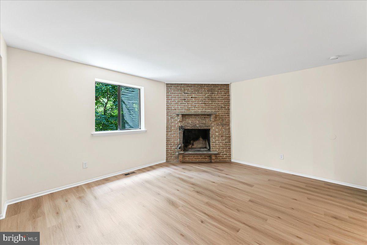 140 W Sixth St Property Photo 11