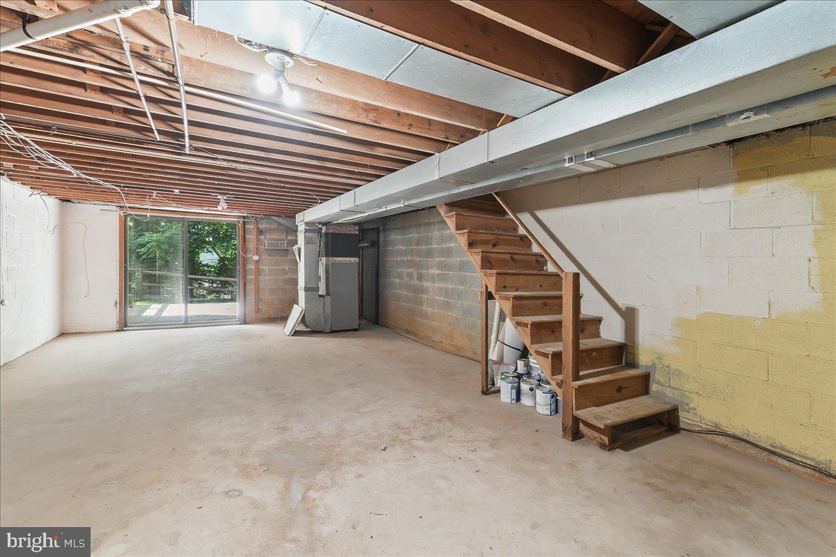 140 W Sixth St Property Photo 17