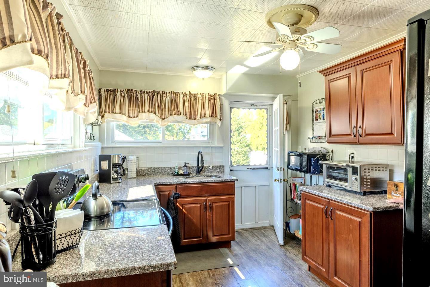 1919 Pershing Ave Property Photo 14