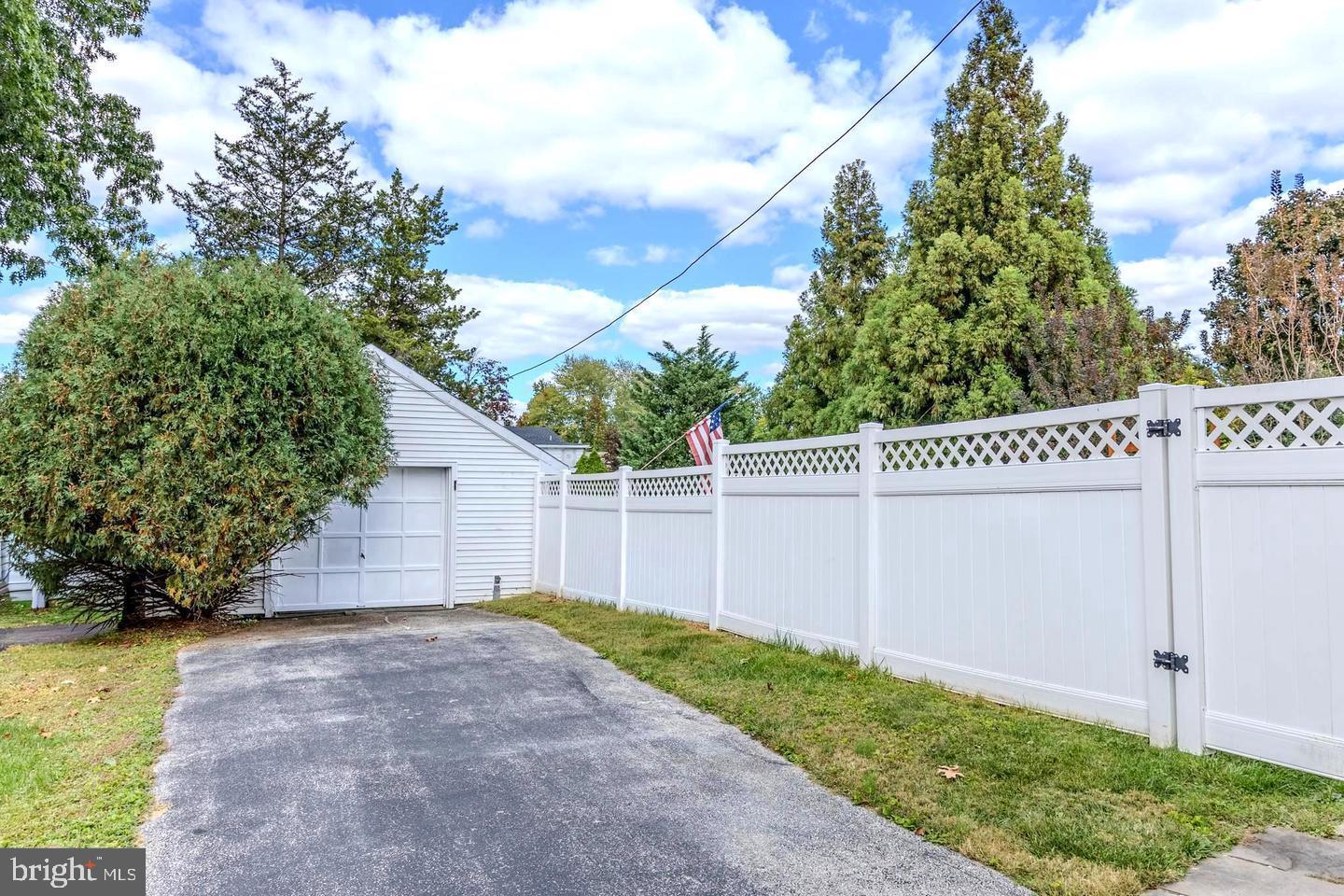 1919 Pershing Ave Property Photo 33