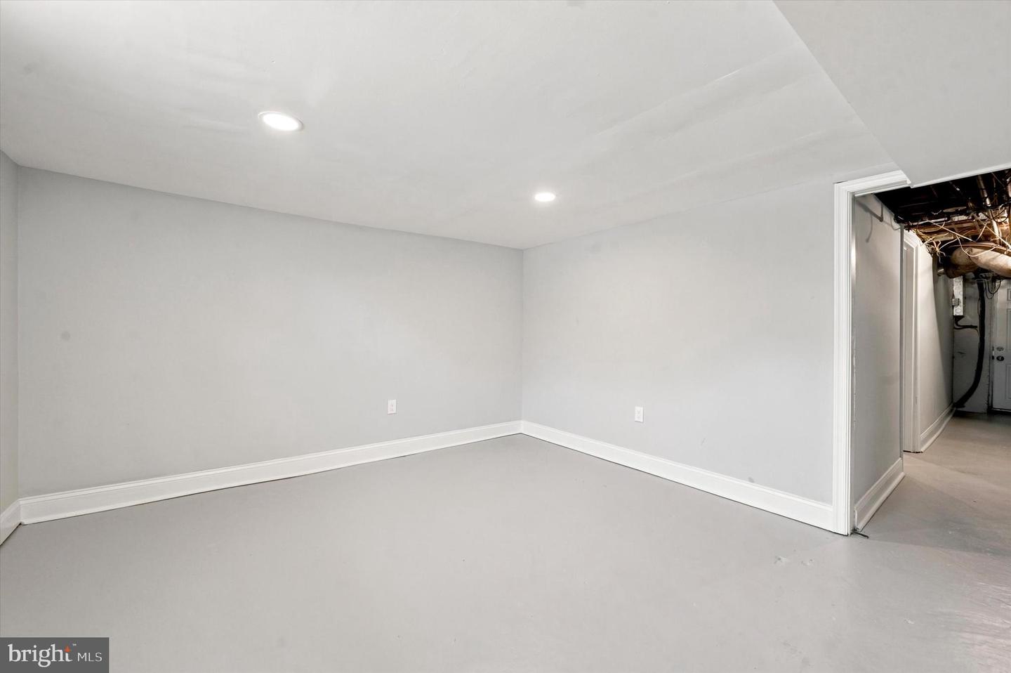 345 Westmont Dr Property Photo 22