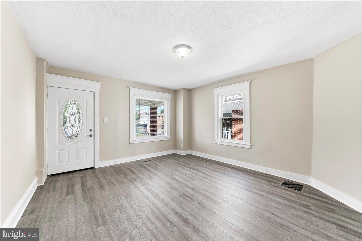 712 Pusey Ave Property Photo 5