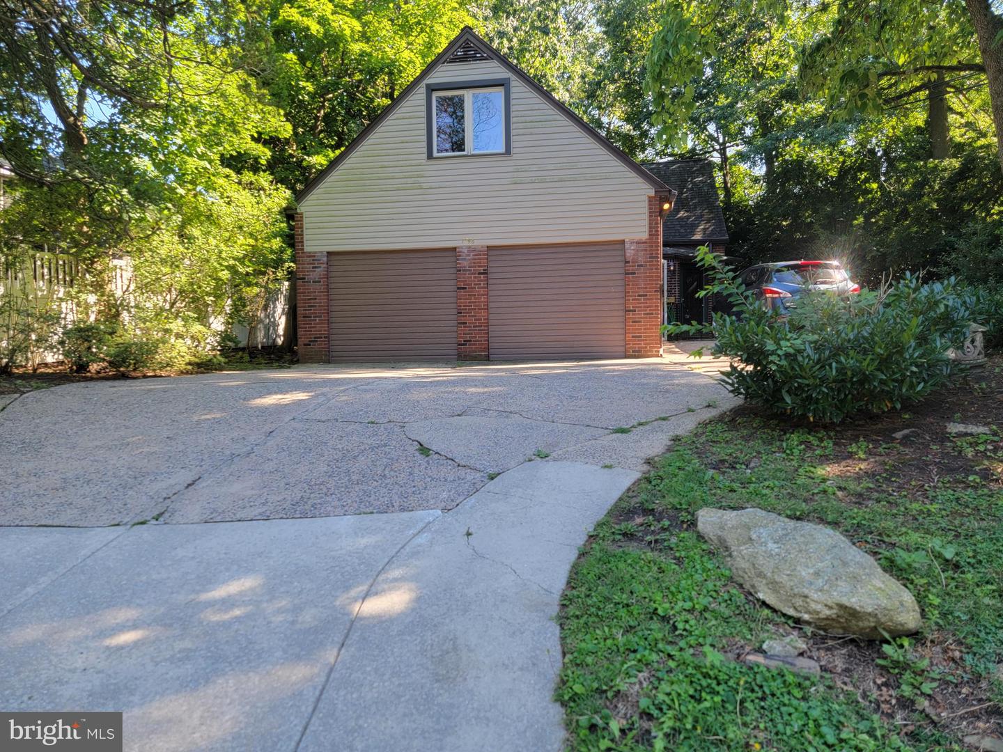 1746 Green Valley Rd Property Photo 3
