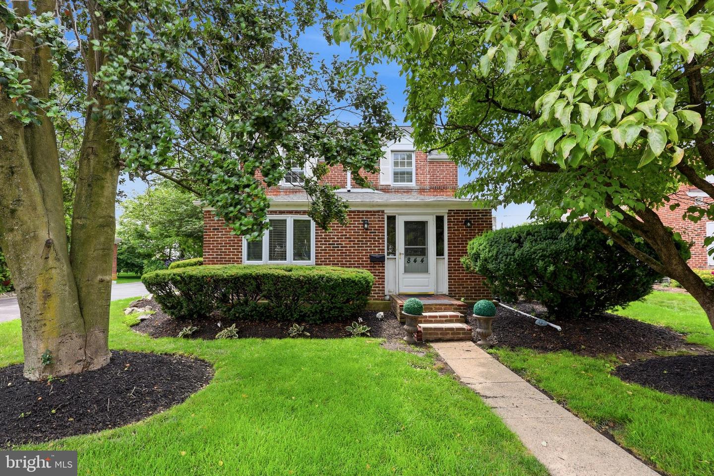 844 BURMONT RD