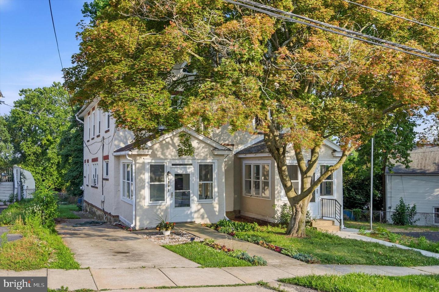 622 Seneca Ave Property Photo 1