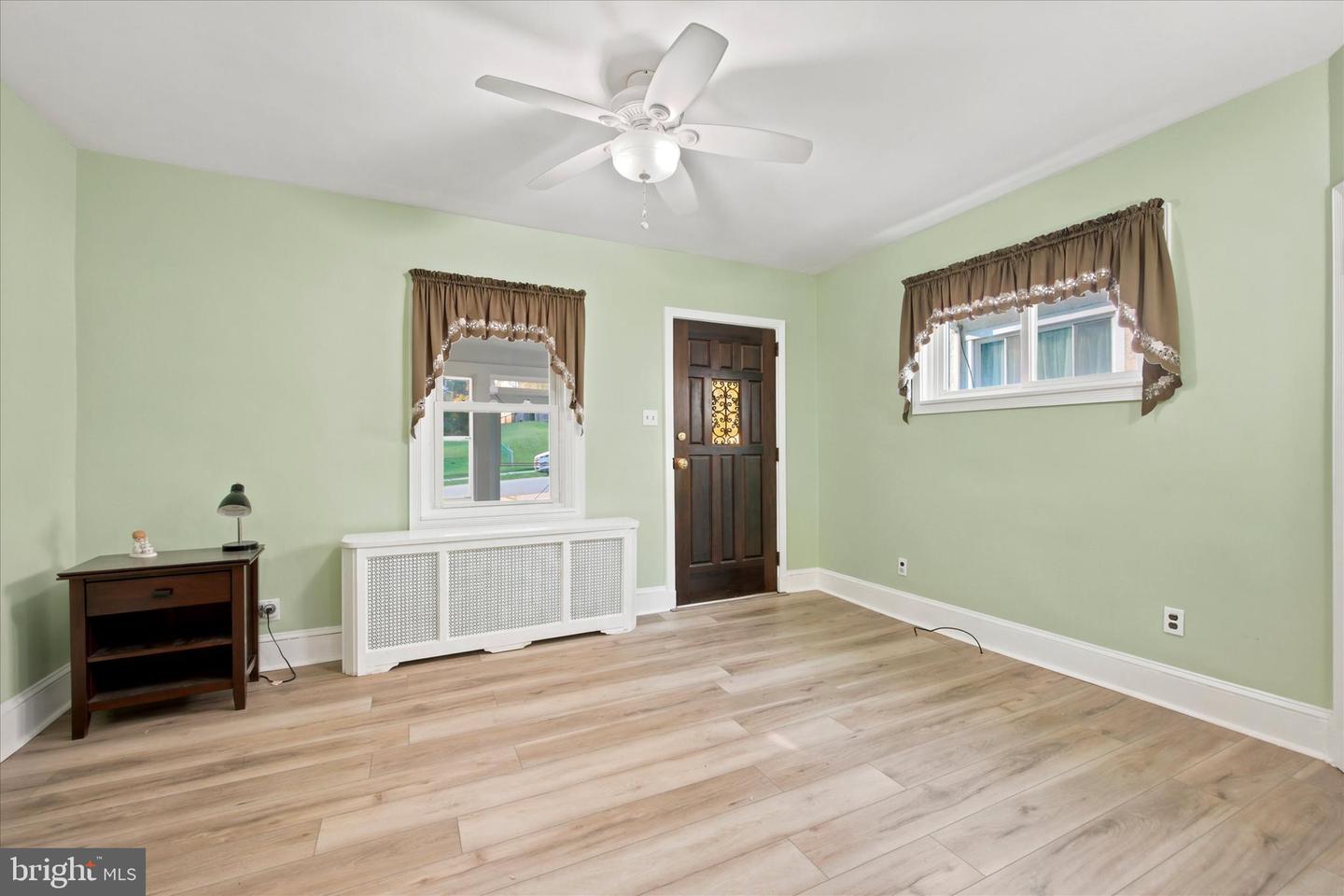 622 Seneca Ave Property Photo 10