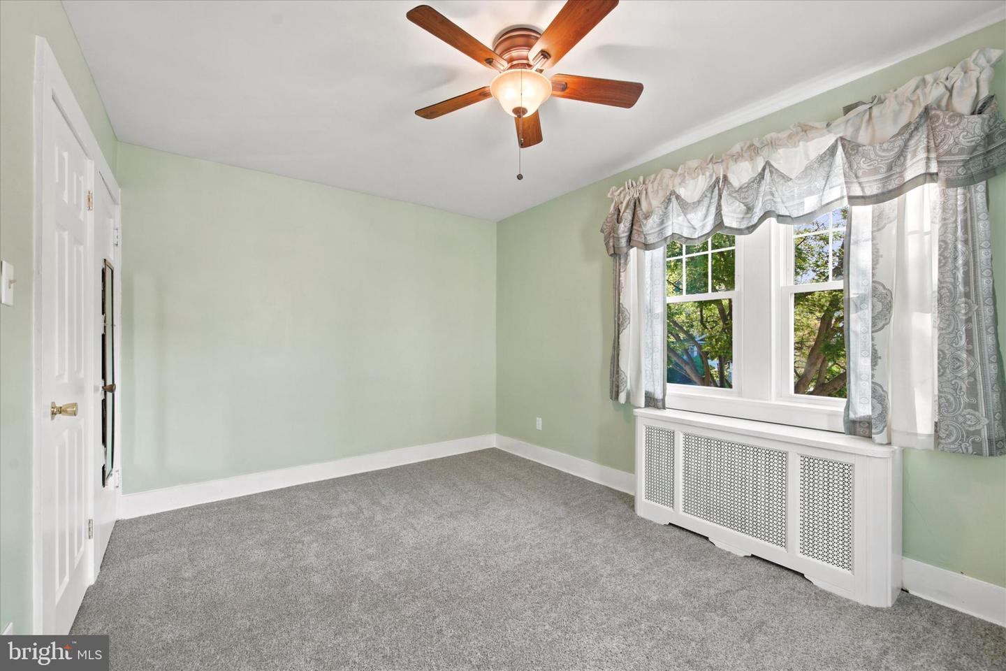 622 Seneca Ave Property Photo 16