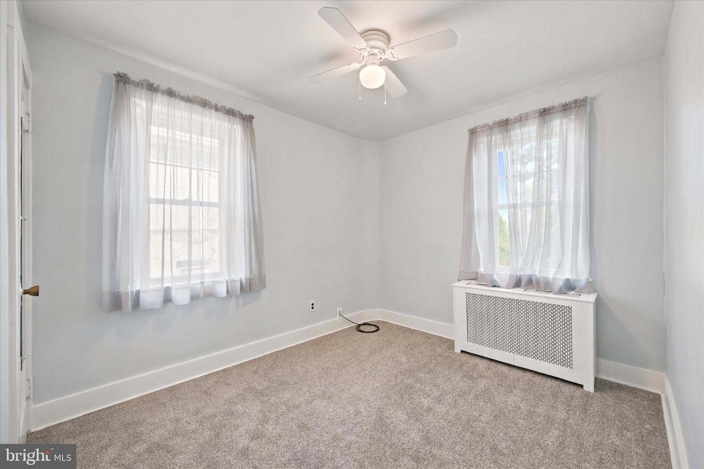 622 Seneca Ave Property Photo 19