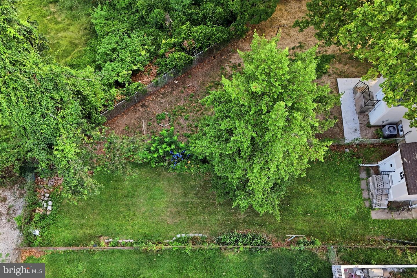622 Seneca Ave Property Photo 36