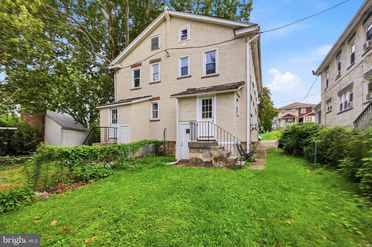 622 Seneca Ave Property Photo 46