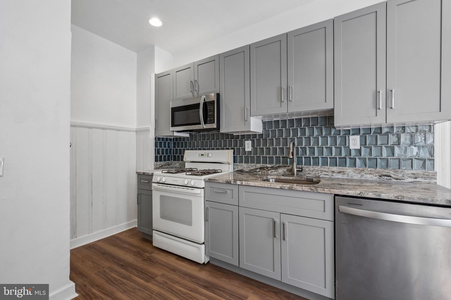 627 Walnut St Property Photo 14