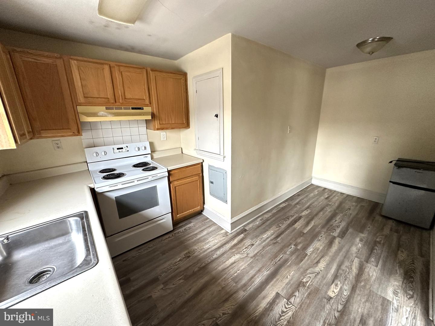 300-308 Macdade Blvd Property Photo 6