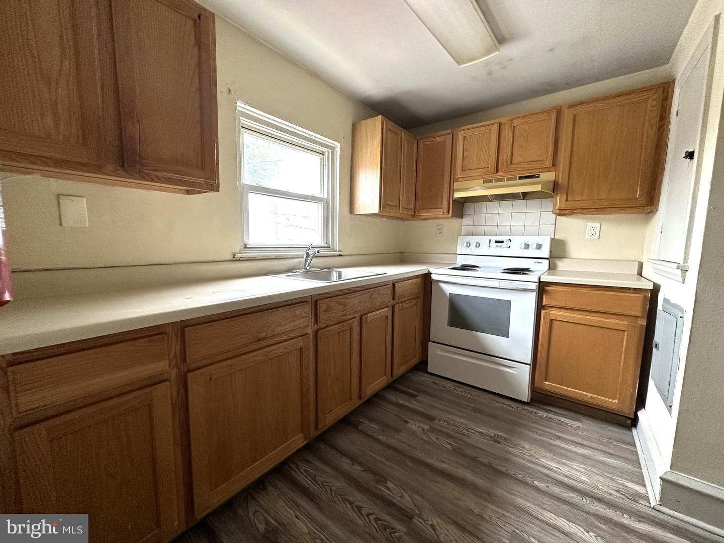 300-308 Macdade Blvd Property Photo 7