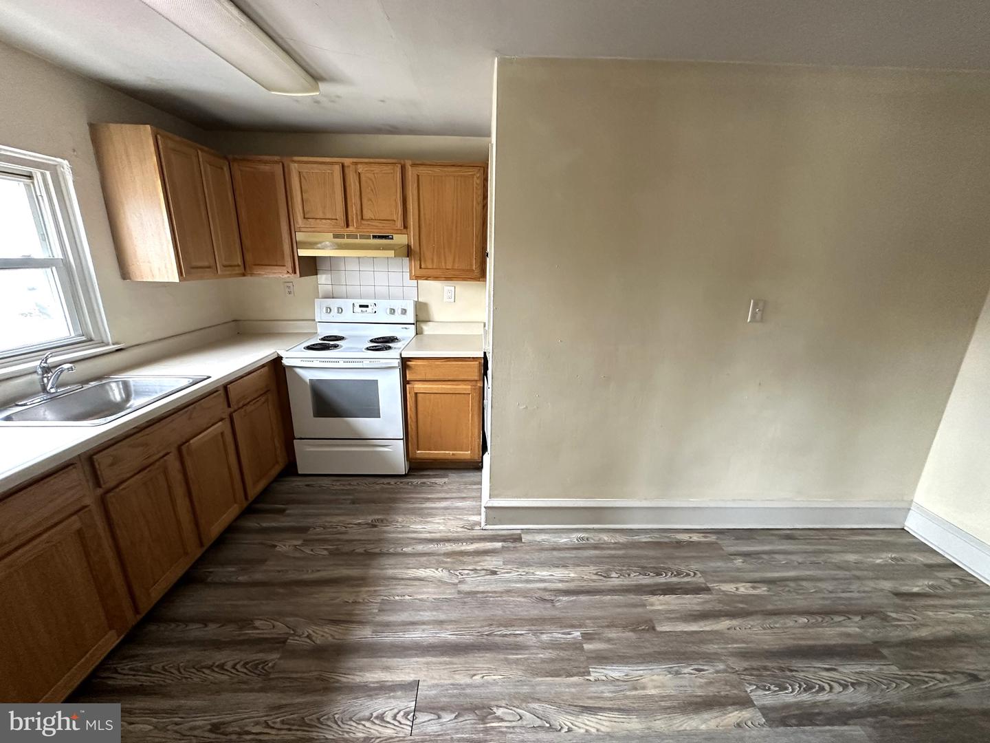 300-308 Macdade Blvd Property Photo 8