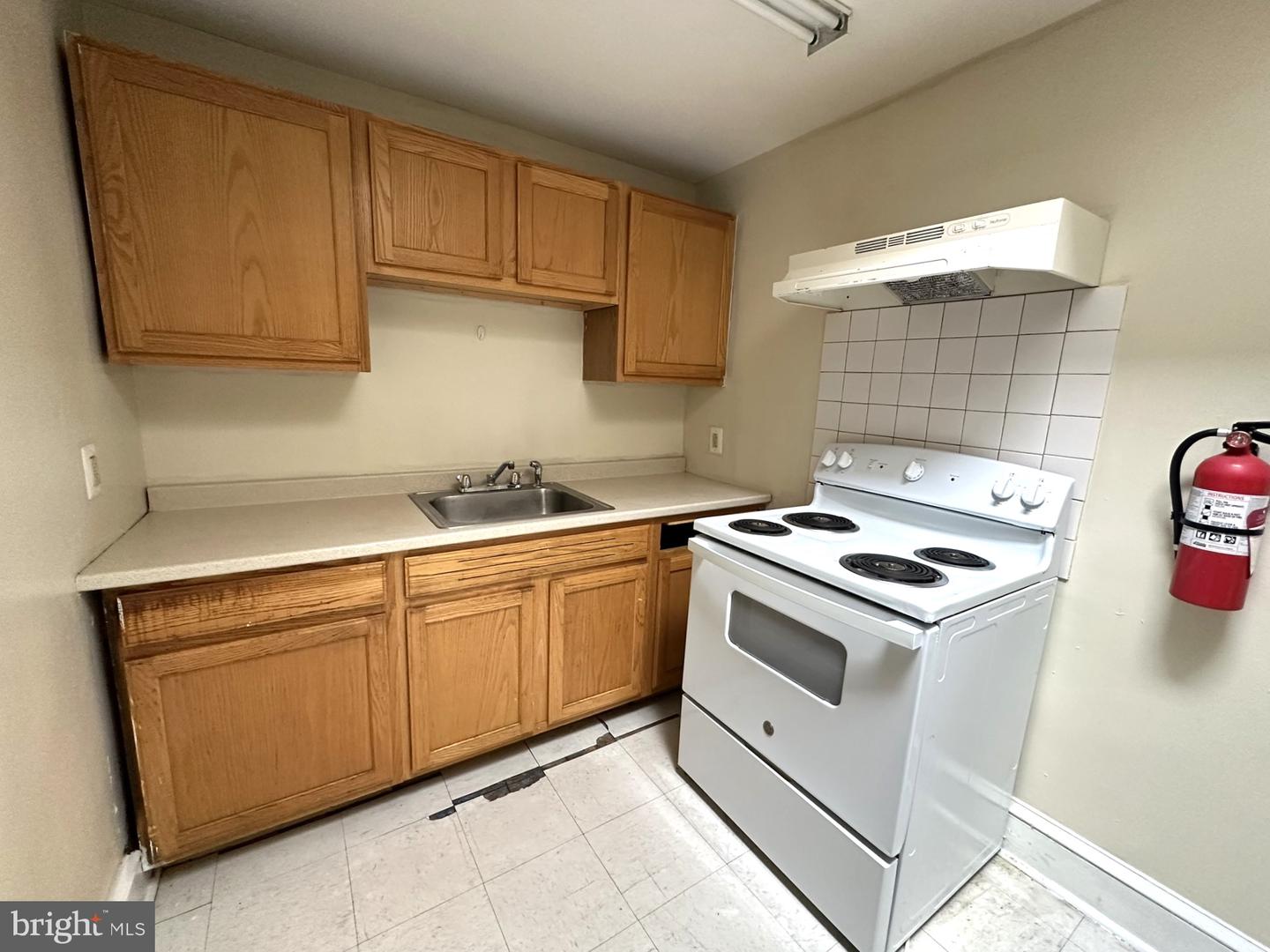 300-308 Macdade Blvd Property Photo 19