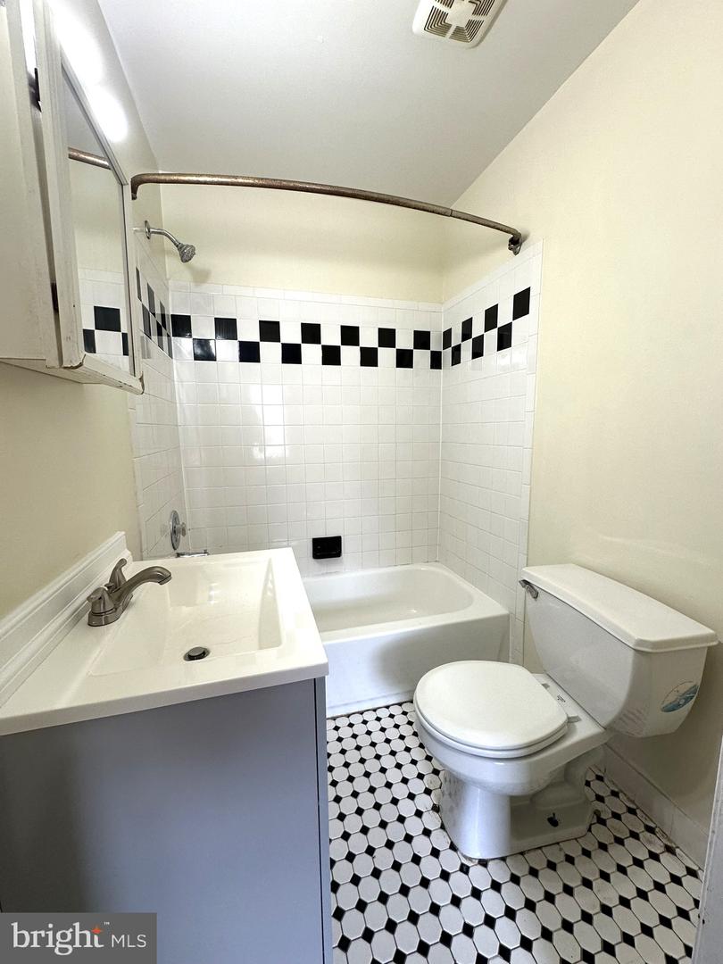 300-308 Macdade Blvd Property Photo 43