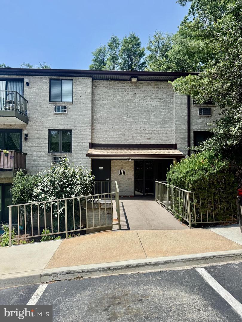 21 DOUGHERTY BLVD #V-3 Property Photo 1