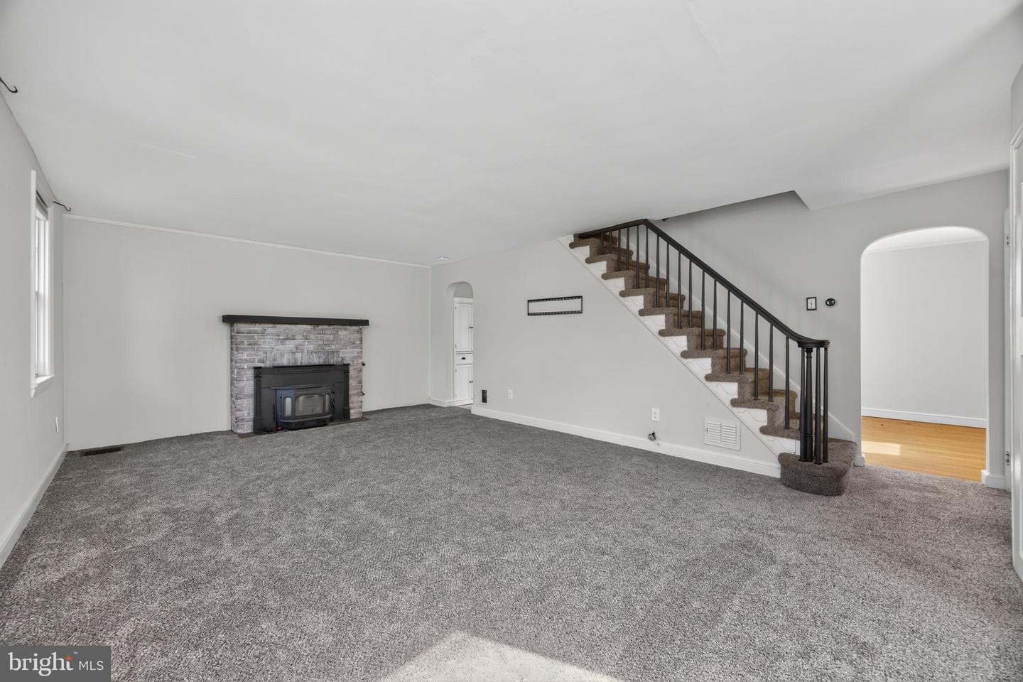 215 Ash Rd Property Photo 4