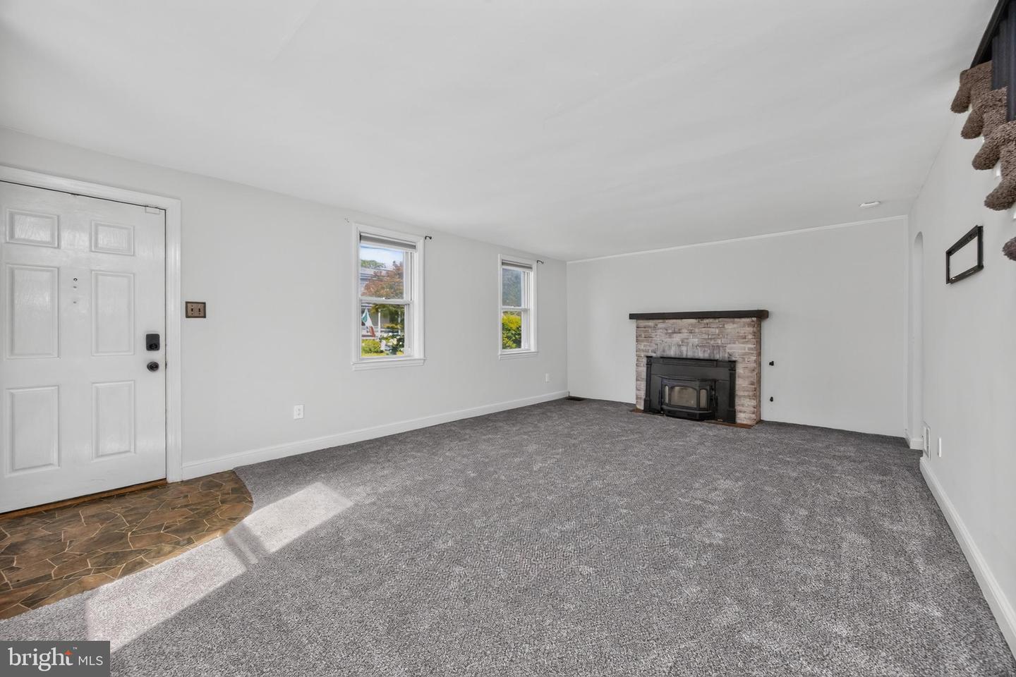 215 Ash Rd Property Photo 5