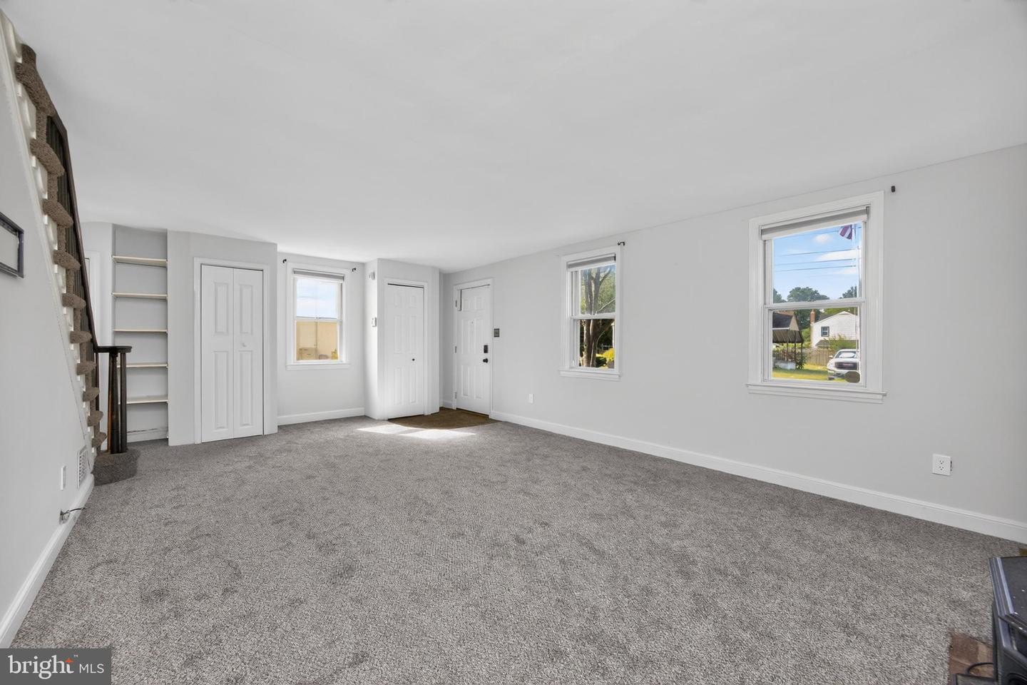 215 Ash Rd Property Photo 6