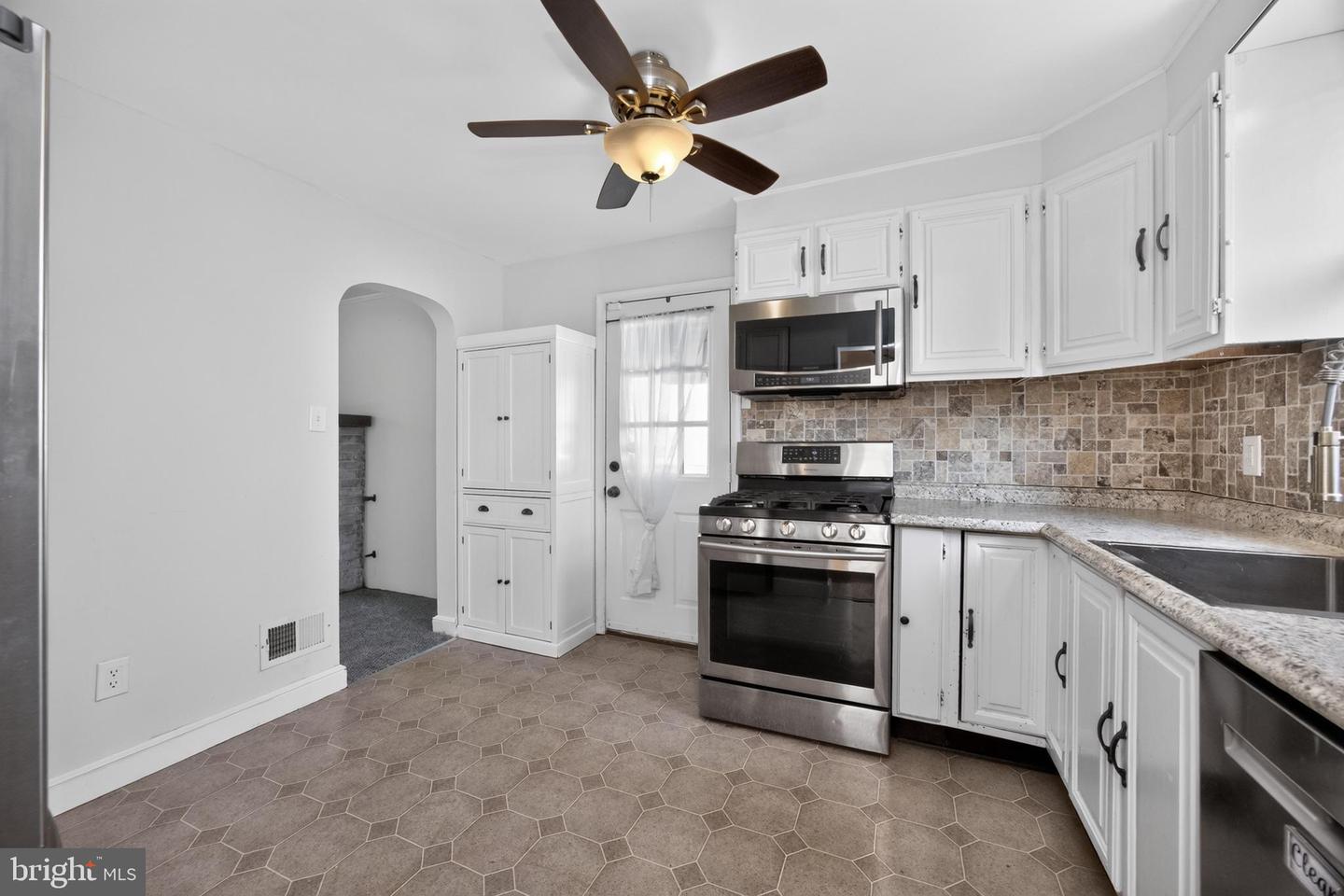 215 Ash Rd Property Photo 10